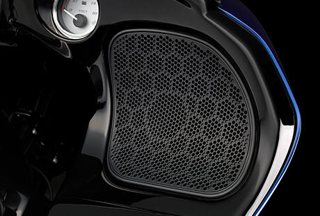 Road Glide Special / 5,25-Zoll Lautsprecher vorn:    Die Musik kommt aus den 5,25-Zoll-Lautsprechern, die sicher in abgedichteten, optimal abgestimmten Gehusen untergebracht sind.
