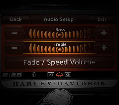 Ultra Limited Low / Boom! Box 6.5GT Audiosystem:    Das Boom! Box 6.5GT Audiosystem leistet bei einem Klirrfaktor von 1 Prozent satte 25 Watt pro Kanal. Zudem ist es mit einem perfekt auf die Hrumgebung auf einem Bike abgestimmten Equalizer ausgestattet, damit Sie Ihre Lieblingstracks exakt so wahrnehmen, wie Sie sie schtzen. Das neue Speed-Tuning-System bietet mehr als eine bloe Lautstrkeanpassung an die unterschiedlichen Geschwindigkeiten: Es passt auch die Bass- und Hhenwiedergabe an das Tempo an, so dass Sie stets einen optimalen Klang genieen, ob Sie nun gemchlich dahinrollen oder Ihrer Maschine die Sporen geben. Hren Sie selbst!

