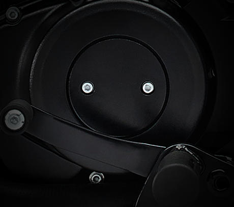 Street XG 750 / Sechsgang-Getriebe:    Die neue Harley-Davidson Street XG 750 bringt die Kraft des Revolution X Motors ber ein robustes, leicht schaltbares Sechsgang-Getriebe auf die Strae. Auch bei stets wechselnden Geschwindigkeiten und dichtem Verkehr steht stets das ideale Drehmoment zur Verfgung. Wenn Sie dann endlich auf ein Stck freie Strae treffen, knnen Sie im sechsten Gang entspannt und komfortabel cruisen.
