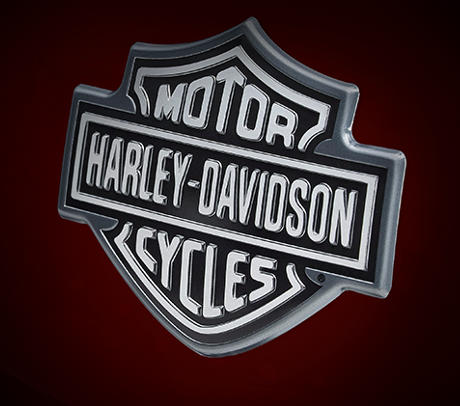 Street XG 750 / Chrom-Tankemblem:    Ein Chromteil fllt an der neuen Harley-Davidson Street 750 besonders ins Auge - es ist das brandneue Harley-Davidson Tankemblem mit einem dreidimensionale m Stahl-Logo. Selbstverstndlich poliert, schlielich ziert es eine Premium-Maschine, mit der Sie durch die Straen der City cruisen.
