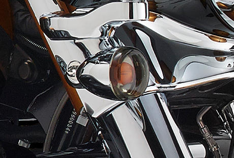 CVO Electra Glide Ultra Limited / Bullet-Blinker:    Um den cleanen, schlanken und faszinierenden Look und ein ebensolches Fahrgefhl zu erzeugen, wie es einem Harley-Davidson Touring Bike gebhrt, hat Harley-Davidson die Limited von vorn bis hinten berarbeitet. Das Tpfelchen auf dem i bilden die Bullet Blinker. So dezent wie zeitgem und bereits jetzt ein Klassiker.
