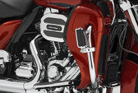 CVO Road Glide Ultra / Gewaltige 110 Kubikzoll mit einem überwältigendes Drehmoment von 156 Nm:    Starten Sie den Twin Cam 110 und spüren Sie seine Kraft im unteren Drehzahlbereich. Die gewaltigen 110 Kubikzoll sorgen für ein überwältigendes Drehmoment und ein Durchzugsvermögen mit Adrenalin-Kick in sämtlichen Gängen. Der hubraumstärkste V-Twin von Harley-Davidson entwickelt Bärenkäfte. Dazu kommt ein starker Antriebsstrang mit Sechsganggetriebe – nie hat es sich besser angefühlt, eine Harley-Davidson zu fahren.
