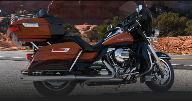 Electra Glide Ultra Limited 2015 in Amber Whiskey / Vivid Black