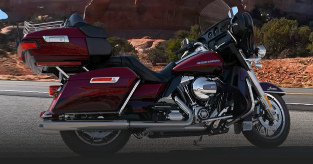 Electra Glide Ultra Limited 2015 in Mysterious Red Sungo / Blackened Cayenne Sunglo