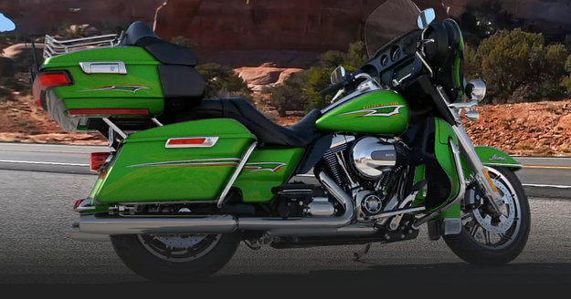 Electra Glide Ultra Low 2015 in Radioactive Green