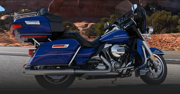 Electra Glide Ultra Limited 2015 in Superior Blue