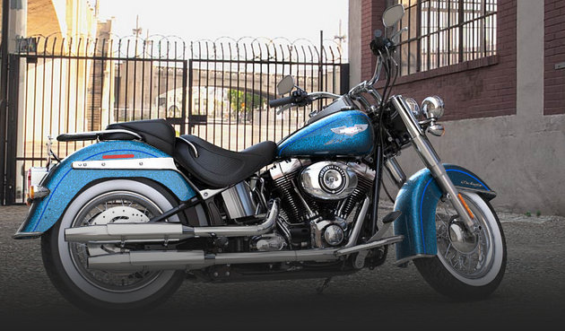 Softail Deluxe 2015 in Hard Candy Cancun Blue Flake