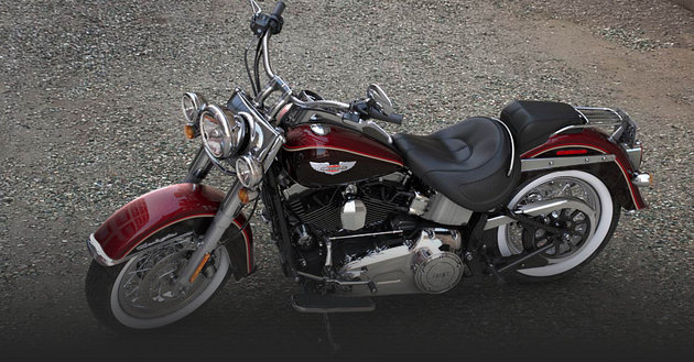 Softail Deluxe 2015 in Mysterious Red Sungo / Blackened Cayenne Sunglo
