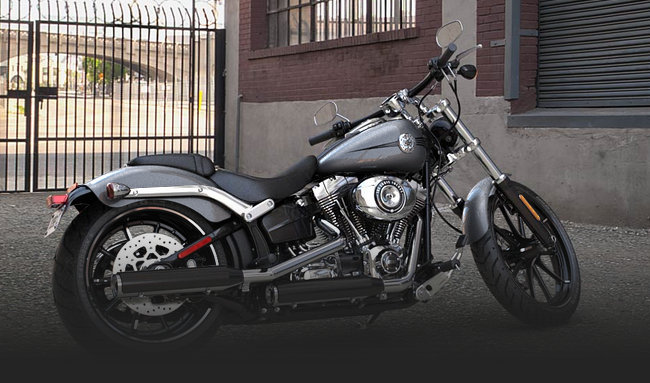 Softail Breakout 2015 in Charcoal Pearl