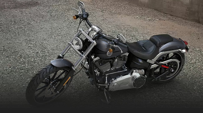 Softail Breakout 2015 in Charcoal Pearl