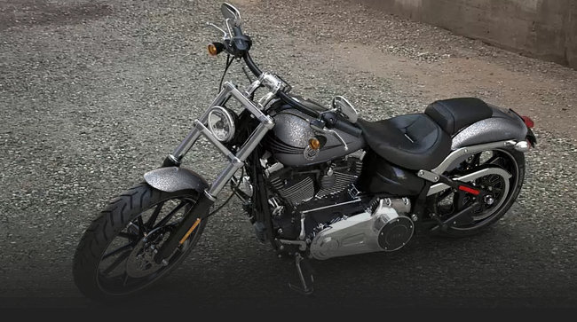 Softail Breakout 2015 in Hard Candy Quicksilver Flake 