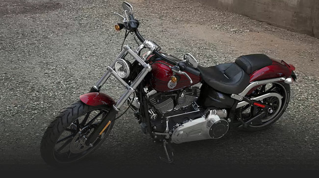 Softail Breakout 2015 in Mysterious Red Sungo