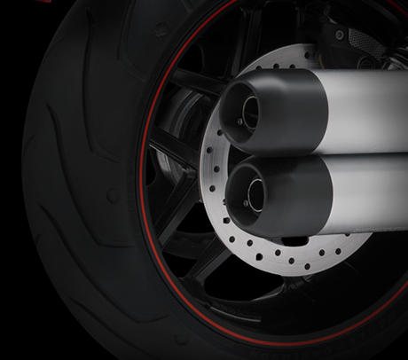 Night Rod Special / Michelin Scorcher-Reifen:    Die Michelin Scorcher-Reifen bieten eine berlegene Performance, einen erstklassigen Grip, eine beeindruckende Laufleistung und ein ausgezeichnetes Handling. Genauso, wie Sie es erwarten! Ihr tiefes Profil verbessert die Wasserdrainage. Die Haftung und Laufleistung der Reifen werden zudem durch die Gummimischung mit der neuesten Generation der synthetischen Polymere von Michelin erhht.
