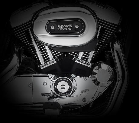 Sportster Super Low 1200 T / Evolution-Motor:    Das robuste, luftgekhlte 1200 cm Evolution-Triebwerk ist ein perfektes Beispiel fr den unermdlichen Einsatz, mit dem bei Harley-Davidson Fortschritte in der Motorentechnik erzielt werden. Zylinderkpfe und Zylinder aus Leichtmetall reduzieren das Gewicht und sorgen fr einen optimalen Temperaturhaushalt. Die elektronische Kraftstoffeinspritzung hat den Vergaser ersetzt, die Bedienung vereinfacht und den Wartungsaufwand reduziert. Kurz: Der schwingungsentkoppelt gelagerte Evolution Motor ist ein Triebwerk, auf das Sie sich verlassen knnen, Tag fr Tag, Meile fr Meile.
