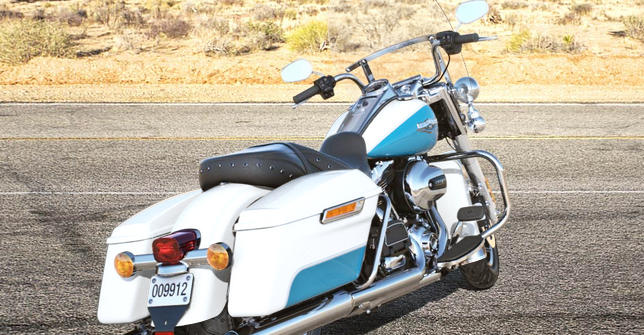 Road King Modell 2016 in Crushed Ice Pearl & Frosted Teal Pearl 