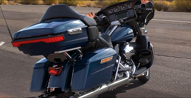 Electra Glide Ultra Classic Modell 2016 in Cosmic Blue Pearl