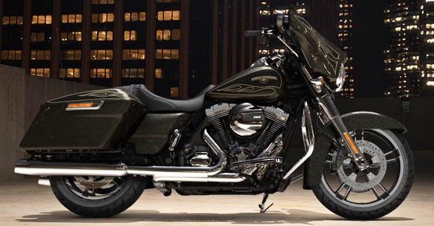 Street Glide Special Modell 2016 in Hard Candy Black Gold Flake