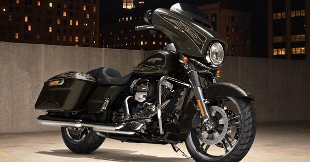 Street Glide Special Modell 2016 in Hard Candy Black Gold Flake