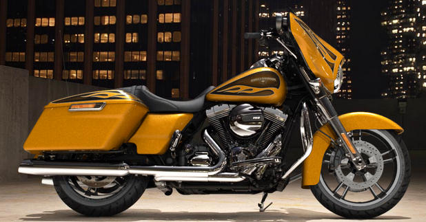 Street Glide Special Modell 2016 in Hard Candy Gold Flake