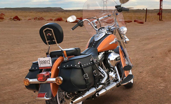 Softail Heritage Classic Modell 2016 in Amber Whiskey & Vivid Black