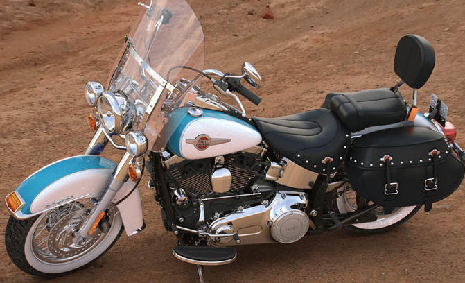 Softail Heritage Classic Modell 2016 in Crushed Ice Pearl & Frosted Teal Pearl 
