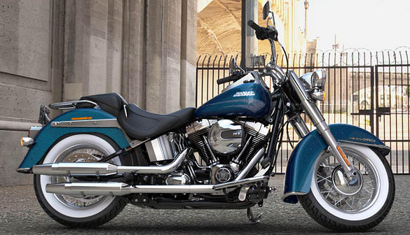 Softail Deluxe Modell 2016 in Cosmic Blue Pearl