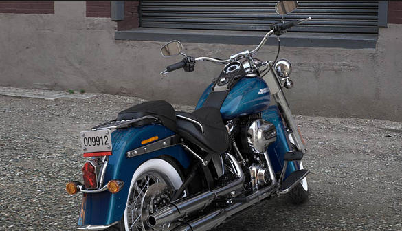 Softail Deluxe Modell 2016 in Cosmic Blue Pearl