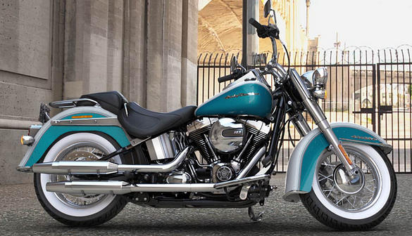 Softail Deluxe Modell 2016 in Crushed Ice Pearl & Frosted Teal Pearl 