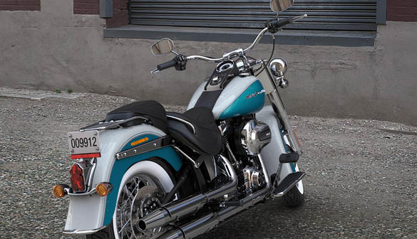 Softail Deluxe Modell 2016 in Crushed Ice Pearl & Frosted Teal Pearl 