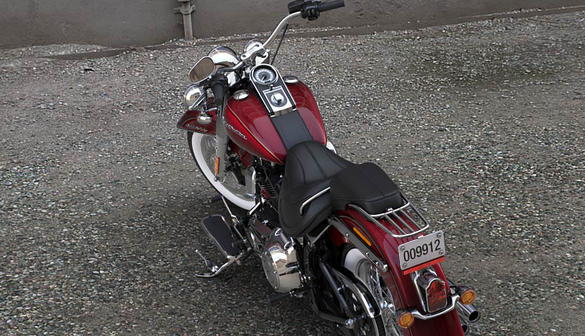 Softail Deluxe Modell 2016 in Mysterious Red Sunglo & Velocity Red Sunglo