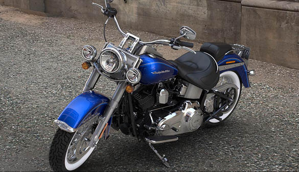 Softail Deluxe Modell 2016 in Superior Blue