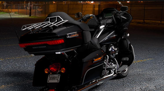 Road Glide Ultra Modell 2016 in Vivid Black