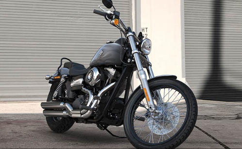 Dyna Wide Glide Modell 2016 in Charcoal Pearl with Flames