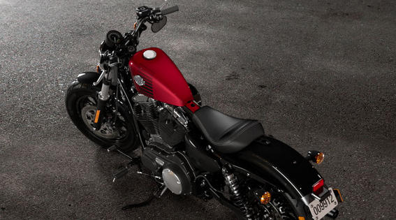 Sportster Forty-Eight Modell 2016 in Velocity Red Sunglo