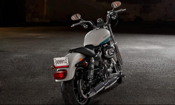 Sportster XL 883 SuperLow Modell 2016 in Crushed Ice Pearl & Frosted Teal Pearl 