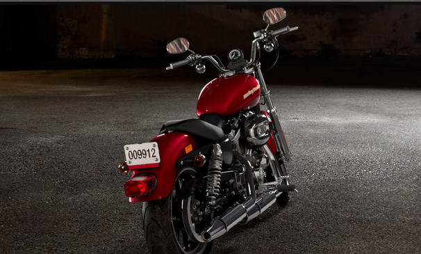 Sportster XL 883 SuperLow Modell 2016 in Velocity Red Sunglo