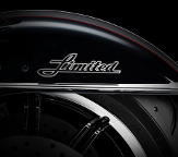 Ultra Limited Low / Metallene Embleme auf Tank und Fender