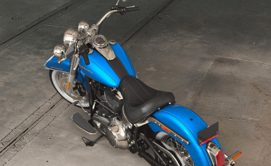 Softail Deluxe Modell 2018 in Electric Blue