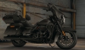 CVO Limited Modell 2018 in Black Earth Fade