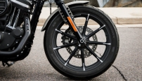 Sportster XL 883 Iron / 9-Speichen-Räder, 150er Reifen hinten